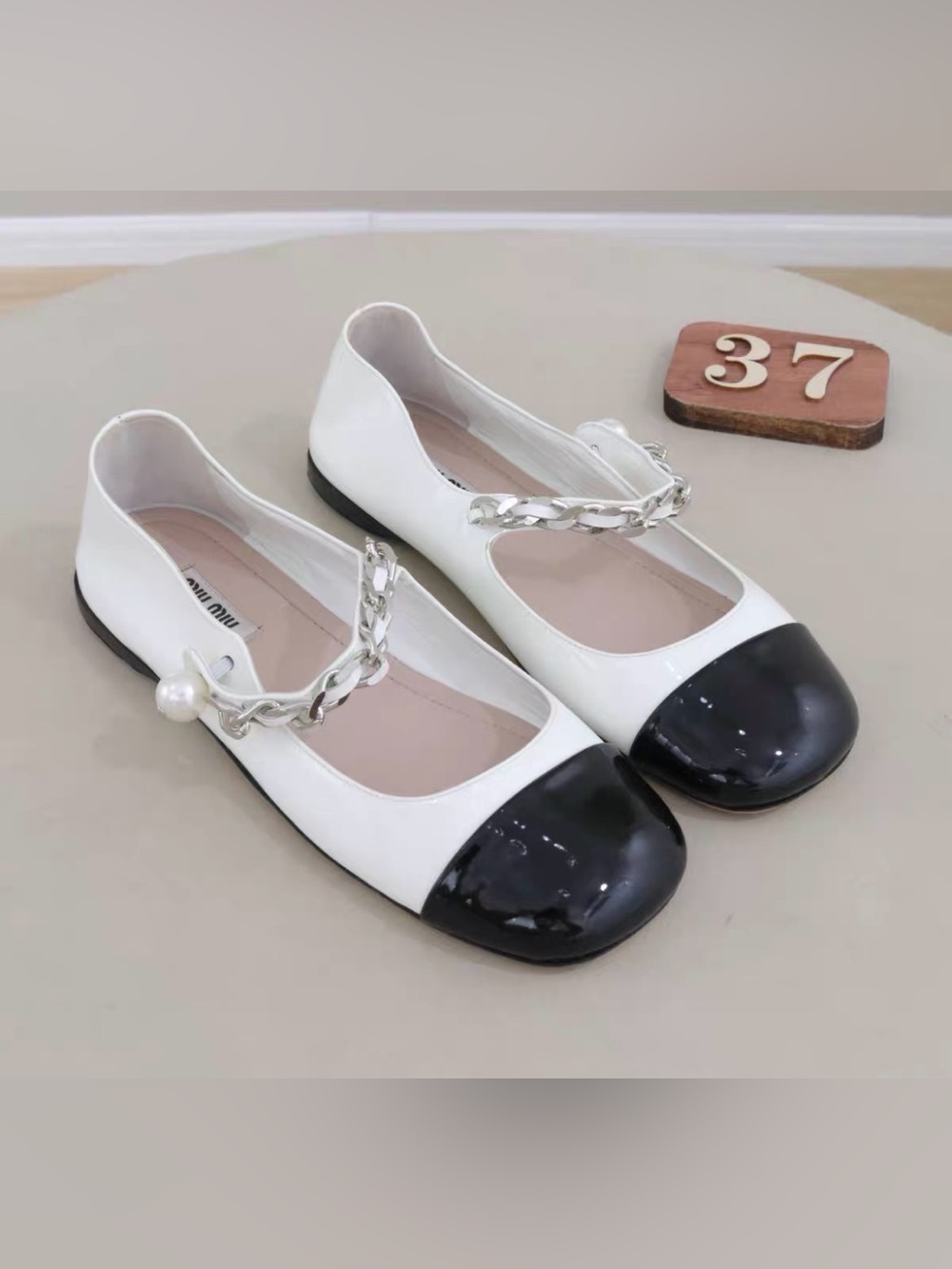 🚩steal Miu Miu White Leather Mary Jane Flats with Black Cap Toe and Silver Chain